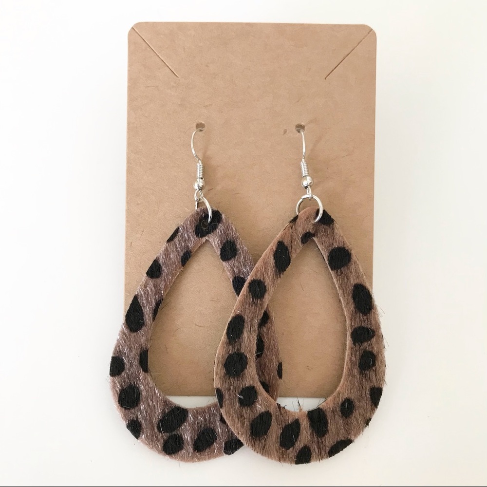 ⭐️4/$10⭐️ Teardrop Dangling Earrings